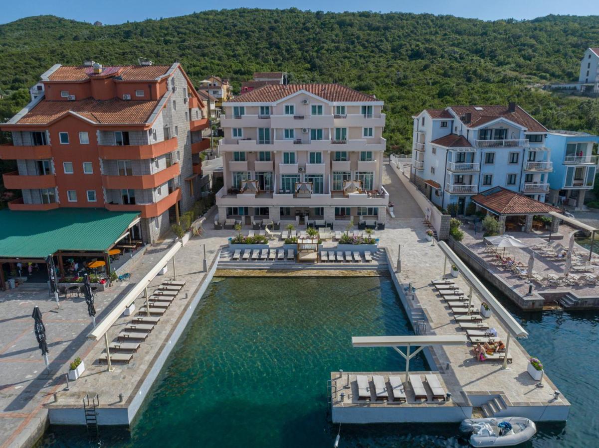 Apartments Adeona Tivat Bagian luar foto