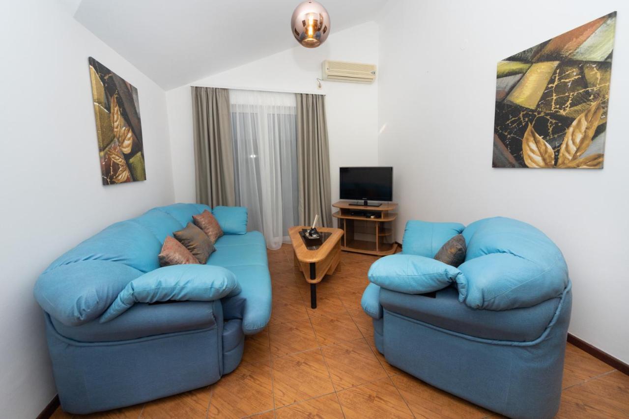 Apartments Adeona Tivat Bagian luar foto