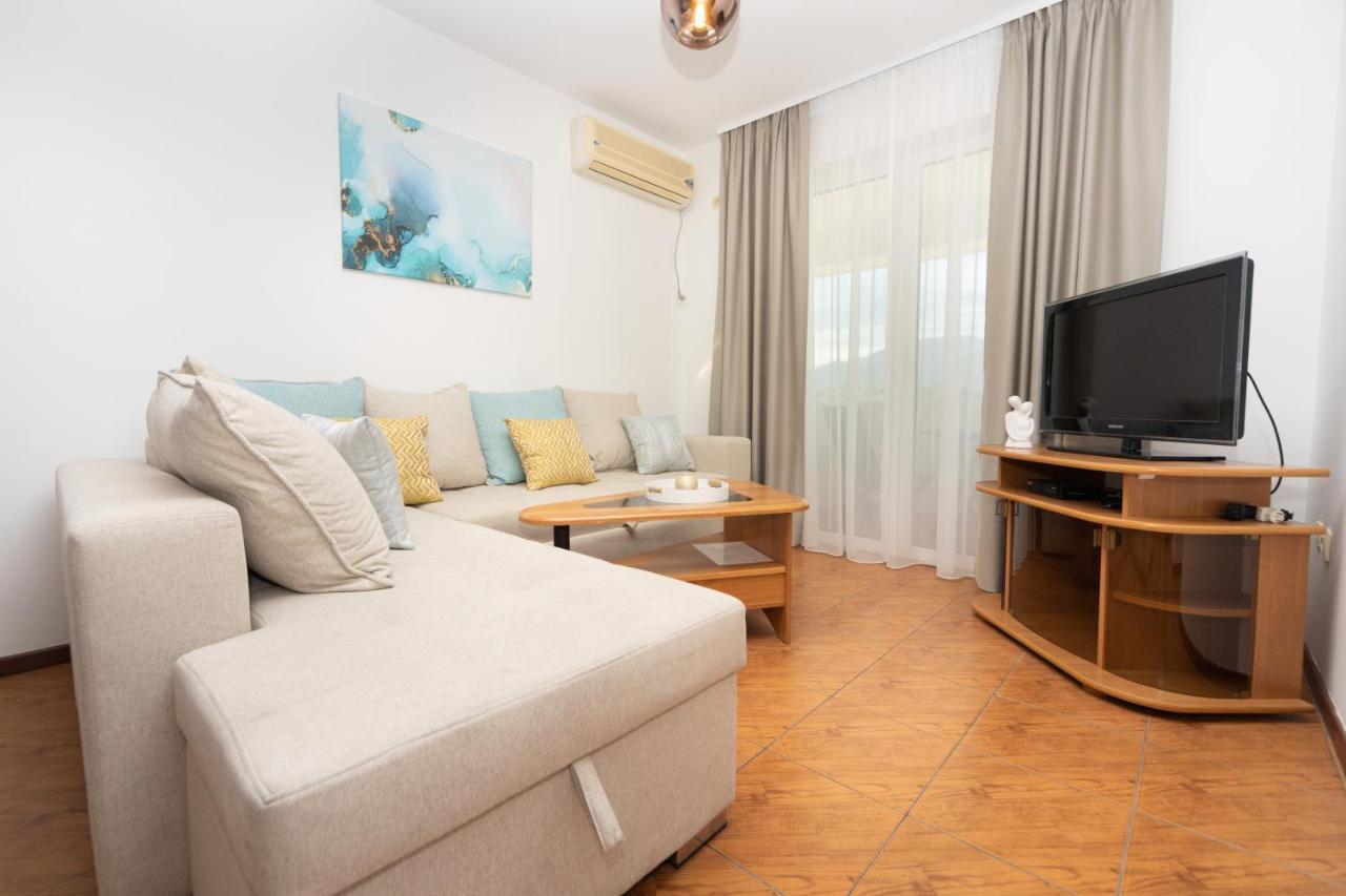 Apartments Adeona Tivat Bagian luar foto