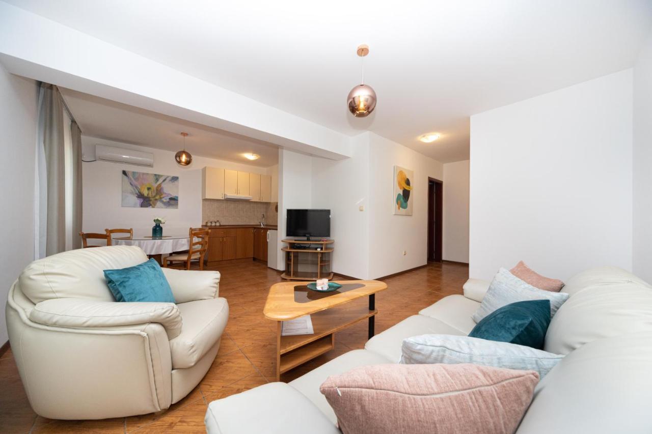 Apartments Adeona Tivat Bagian luar foto