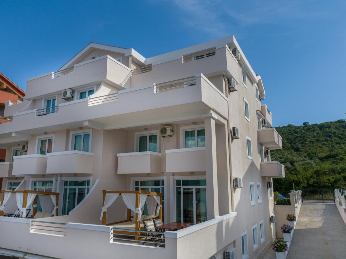 Apartments Adeona Tivat Bagian luar foto