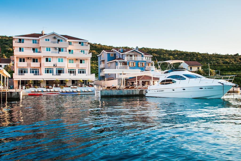 Apartments Adeona Tivat Bagian luar foto